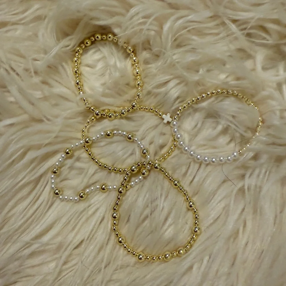 Set of 5 gold bracelets